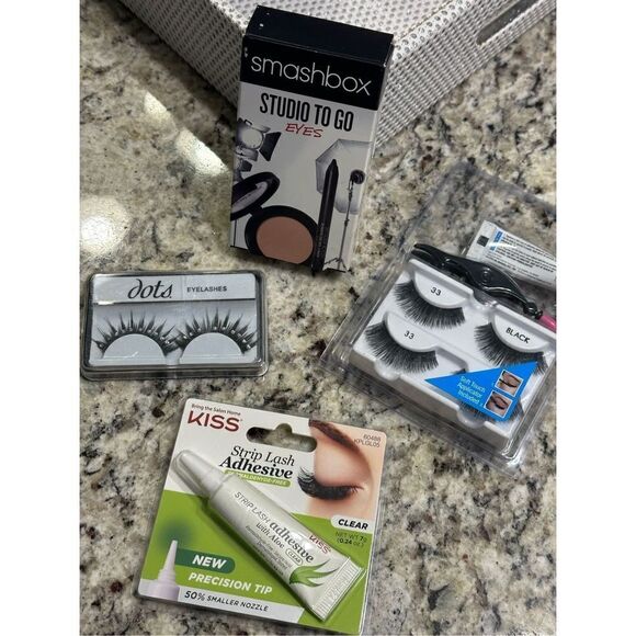 Smash box shadow set with bonus false eyelashes - Picture 1 of 3
